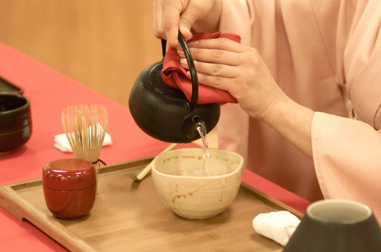 女人喝茶要行扣茶禮嗎，叩茶禮女士能用嗎？