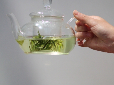 喝茶的好處和壞處分別是什么，長期喝茶有什么危害？