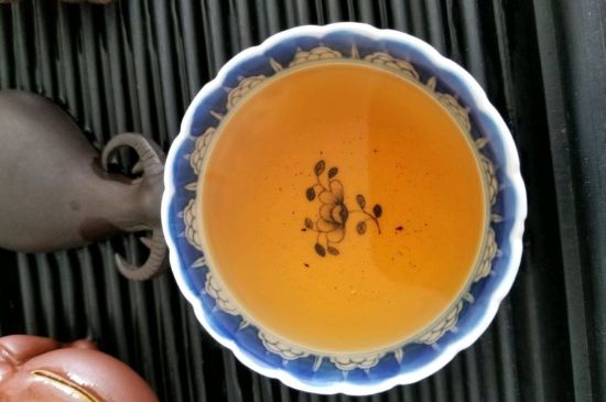 大紅袍第一泡要倒掉嗎，洗茶水需倒掉但第一泡出湯