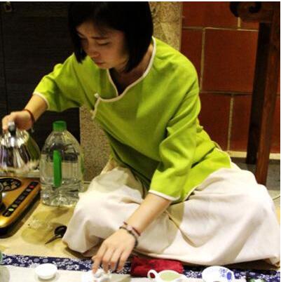 女士喝茶的手勢(shì)，女人正確喝茶手勢(shì)姿勢(shì)圖