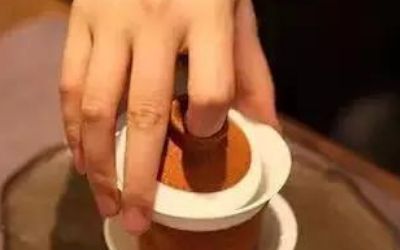 三才蓋碗的正確拿法，三才蓋碗抓碗法圖解