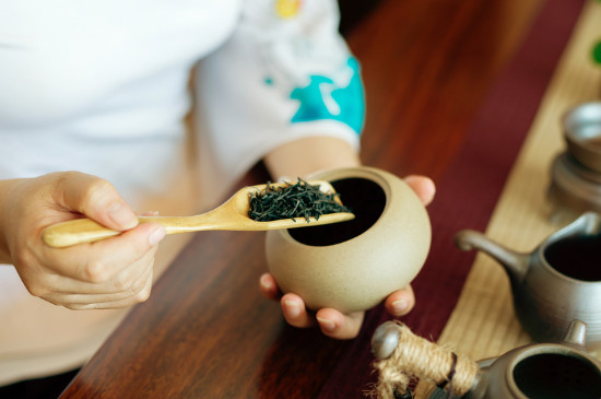 女人喝茶要行扣茶禮嗎，叩茶禮女士能用嗎？