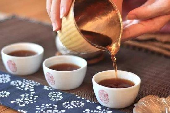 喝茶茶桌上的禮儀有哪些，泡茶待客十大禮儀不可不做！