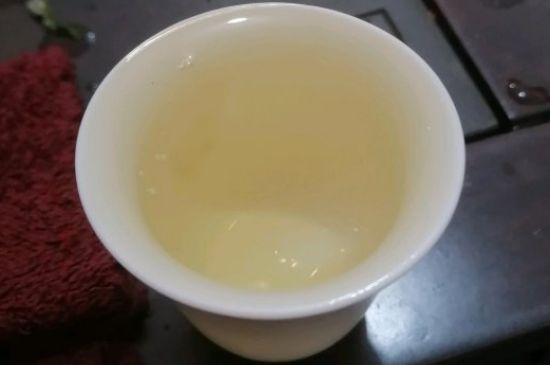 春茶上市白茶的好壞怎么區(qū)分，春白茶怎么分辨好不好？