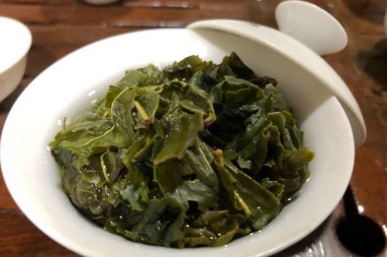香精茶喝多了會(huì)怎么樣，茶葉加香精有什么害處？