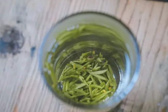 泡好的茶水放冰箱能保存多久，泡好的茶冷藏放多久？
