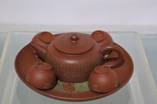 正宗紫砂壺多少錢一套，一套正宗<a href=http://m.linjie8.com/chaju/zisha/ target=_blank class=infotextkey>宜興紫砂壺</a>什么價格