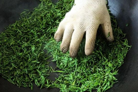 龍井茶炒茶葉怎么炒出好茶色，茶葉怎樣做出來(lái)最綠？