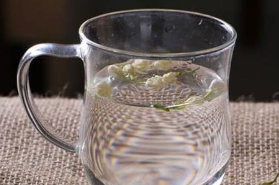 茉莉泡水禁忌，茉莉干花泡水的功效與禁忌