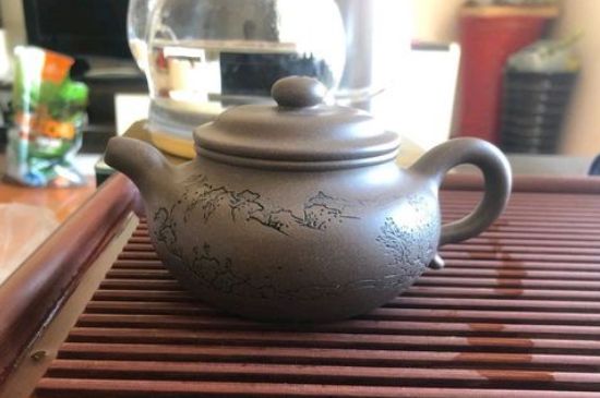 正宗紫砂壺多少錢一套，一套正宗宜興紫砂壺什么價格