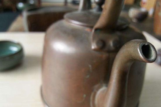 用銅壺?zé)惺裁唇?，銅壺煮水的兩大忌諱和好處