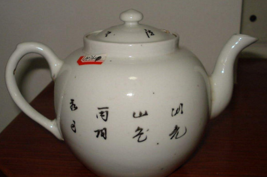 瓷壺適合泡什么茶，瓷器茶具喝什么茶好