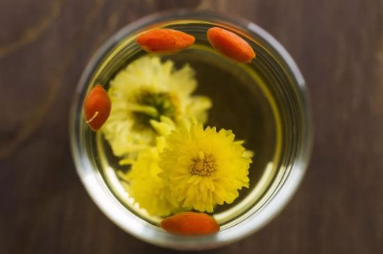 菊花茶的最佳搭配有哪幾樣，菊花茶和什么搭配喝效果好？