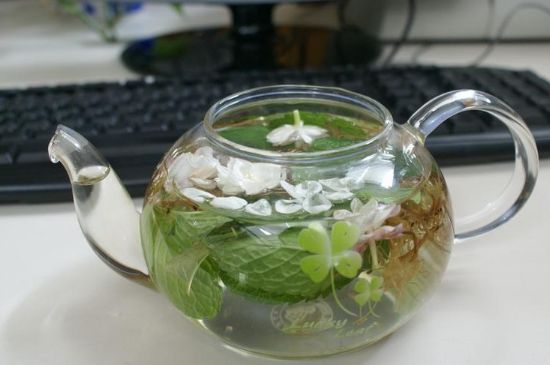 茉莉泡水禁忌，茉莉干花泡水的功效與禁忌
