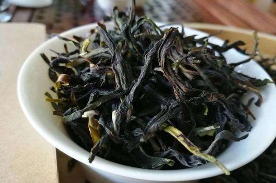 鴨屎香單叢雪片茶的特點(diǎn)，鳳凰雪片茶有什么特點(diǎn)？