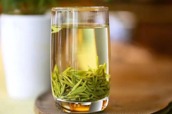 雀舌和竹葉青的區(qū)別，雀舌對比竹葉青圖片