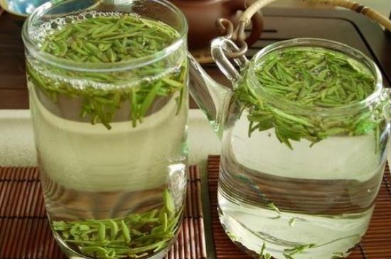 竹葉青和雀舌哪個貴，竹葉<a href=http://m.linjie8.com/fenlei/wulongcha/ target=_blank class=infotextkey>青茶</a>貴嗎？