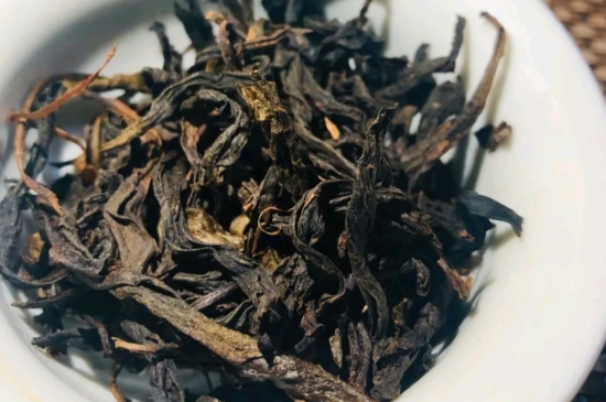 長(zhǎng)期喝巖茶會(huì)上火嗎？巖茶這樣喝了容易上火！