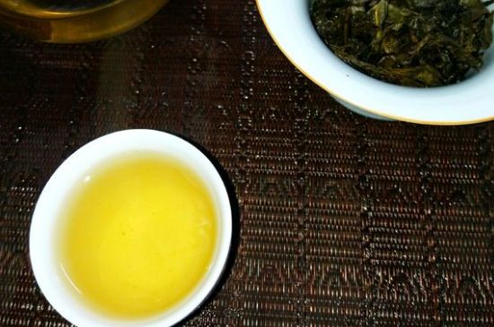 一天什么時(shí)候喝黑茶最好，喝黑茶一天最佳時(shí)間和季節(jié)