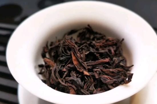長(zhǎng)期喝巖茶會(huì)上火嗎？巖茶這樣喝了容易上火！