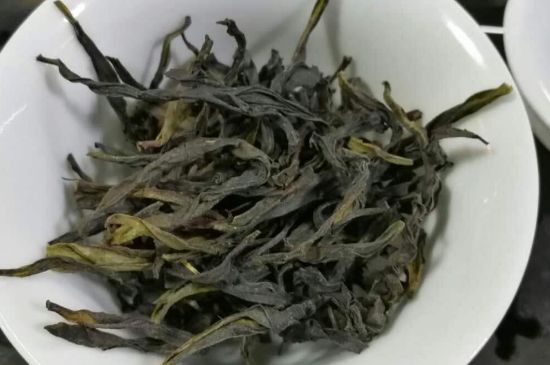 蜜蘭香和鴨屎香區(qū)別，鳳凰單樅鴨屎香vs蜜蘭香圖片對比
