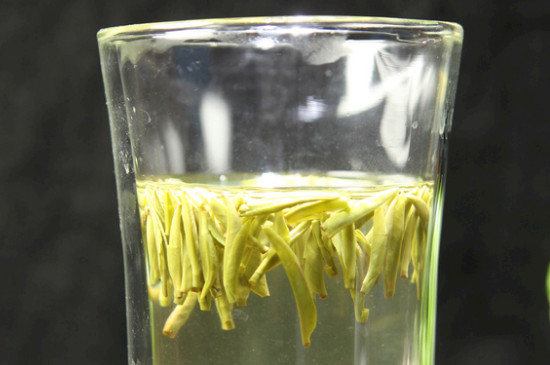 竹葉青茶泡不立起來怎么回事，竹葉青茶怎么泡立起來