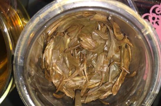 金駿眉有幾個(gè)品種分哪幾個(gè)級(jí)別？按茶樹(shù)劃分5個(gè)等級(jí)！