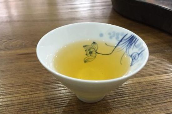鴨屎香單叢雪片茶的特點(diǎn)，鳳凰雪片茶有什么特點(diǎn)？
