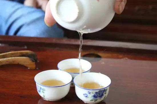 鴨屎香單叢雪片茶的特點(diǎn)，鳳凰雪片茶有什么特點(diǎn)？