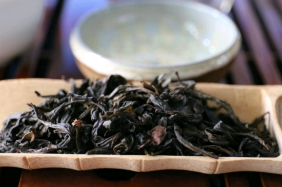 長(zhǎng)期喝巖茶會(huì)上火嗎？巖茶這樣喝了容易上火！