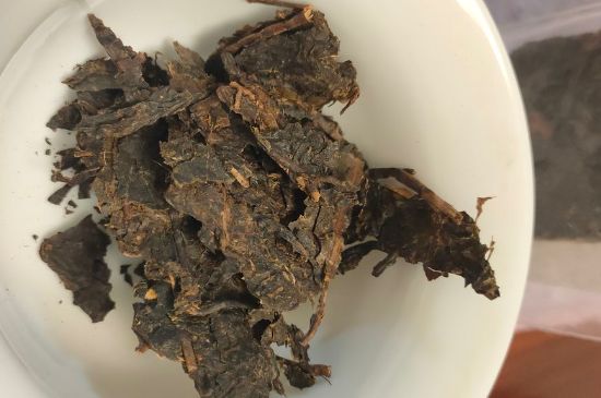 一天什么時(shí)候喝黑茶最好，喝黑茶一天最佳時(shí)間和季節(jié)