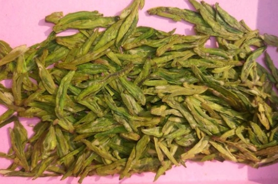 西湖龍井新茶和陳茶的區(qū)別，怎么區(qū)分龍井新茶和舊茶？