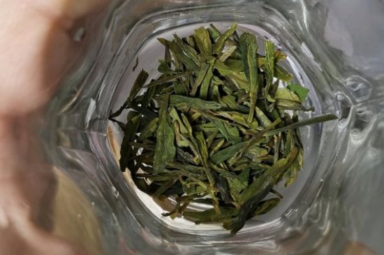 龍井茶放二年了能喝嗎，過期龍井茶的妙用！