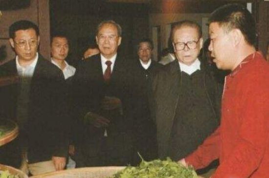 母樹大紅袍給誰喝了，為什么母樹大紅袍叫三棵六株？