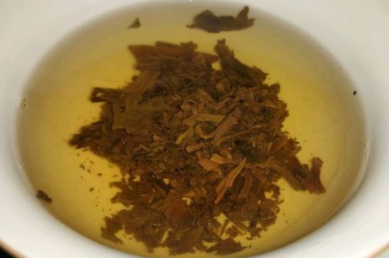 女人喝紅茶好還是喝普洱茶好，普洱茶和紅茶哪個(gè)適合女人喝