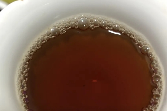 老白茶上火還是去火？夏季喝煮的老白茶會容易上火！
