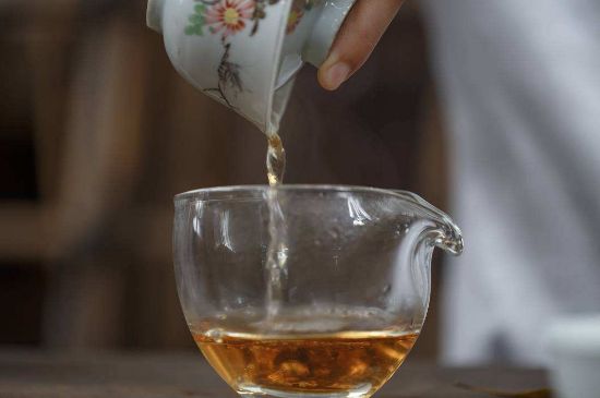 福鼎白茶要喝老的嗎，為什么喝白茶要喝老茶存新茶？